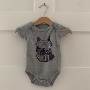 Grey fox print baby bodysuit / PM-B0059